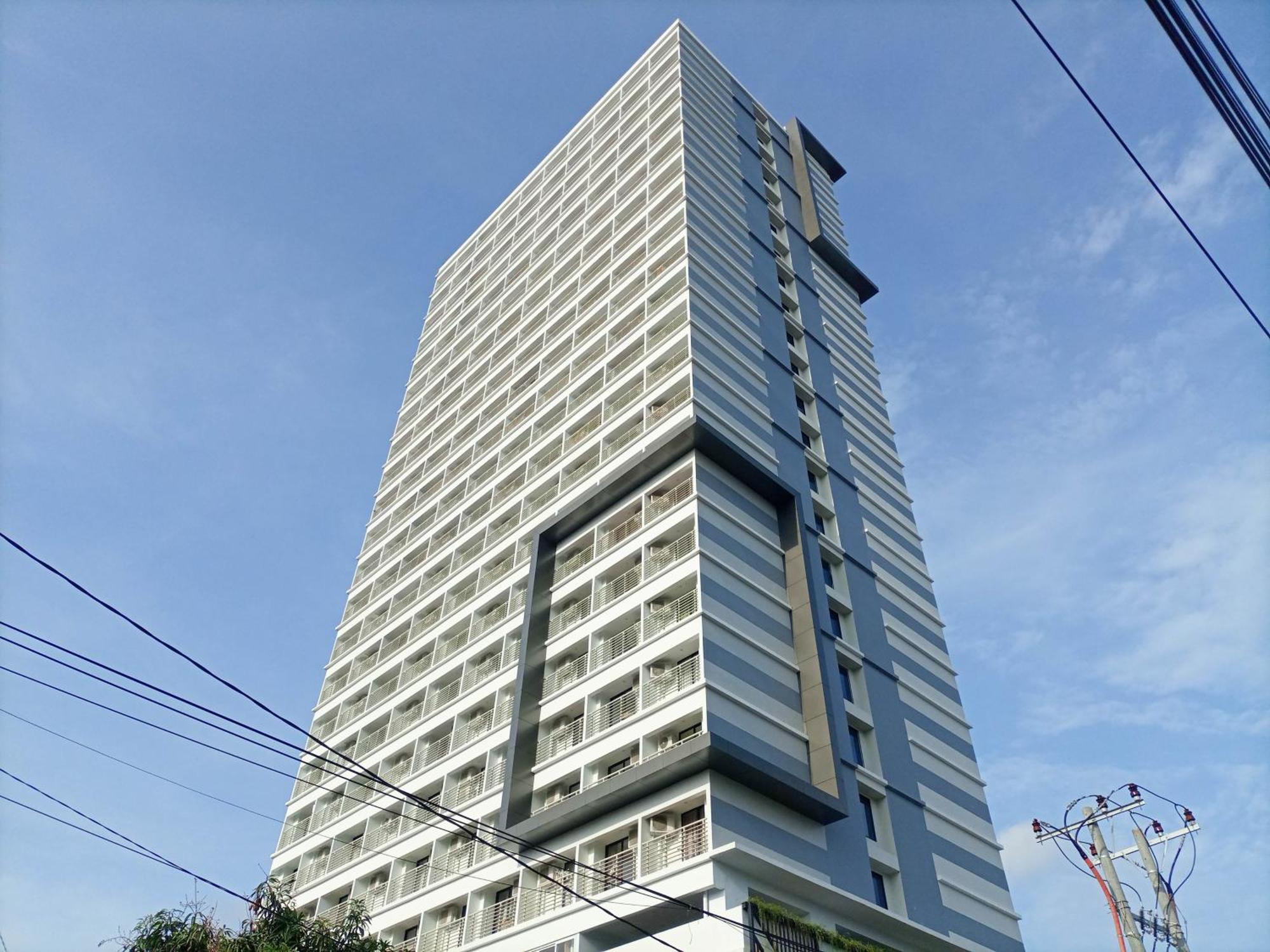 Minimalist At De Prima By Travelio Apartemen